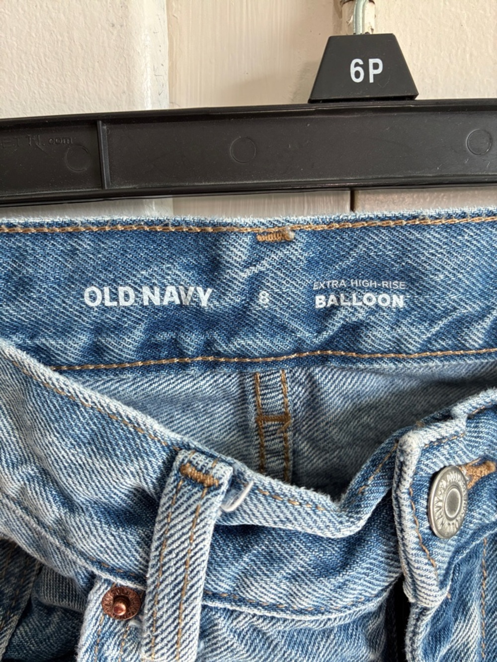 Old Navy Light Wash Extra High-Waisted Balloon Ankle Denim Jeans - Picture 4 of 8